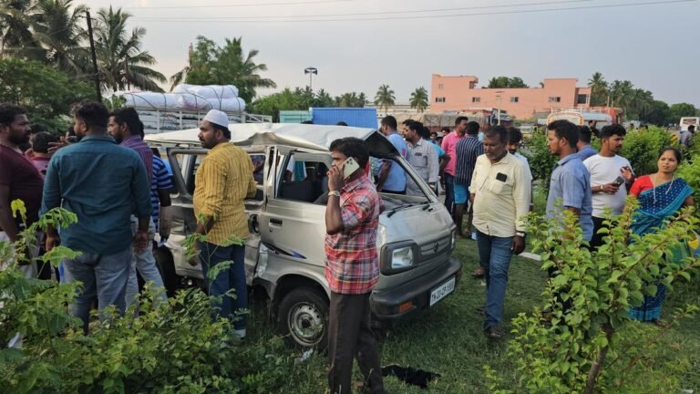 One dead; Four injured after Omni van near Vaniyambadi
