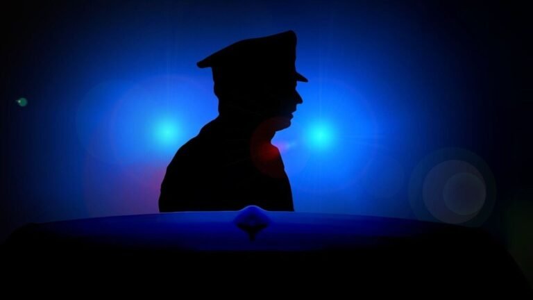False raids, real police staff blackmailing inhabitants Kanpur lakhs; 5 arrested The news today