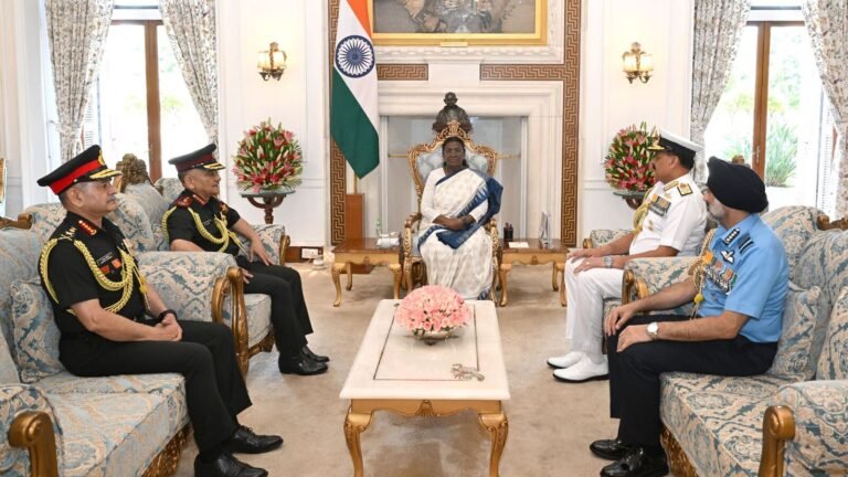 Sindoor Operation: CD Anil Chauhan, Tri-Service Chiefs Short President Murmu | The news today