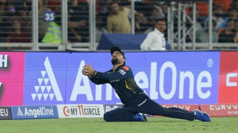 GT vs SRH: Rashid Khan takes a stunning catch to remove Travis Head
