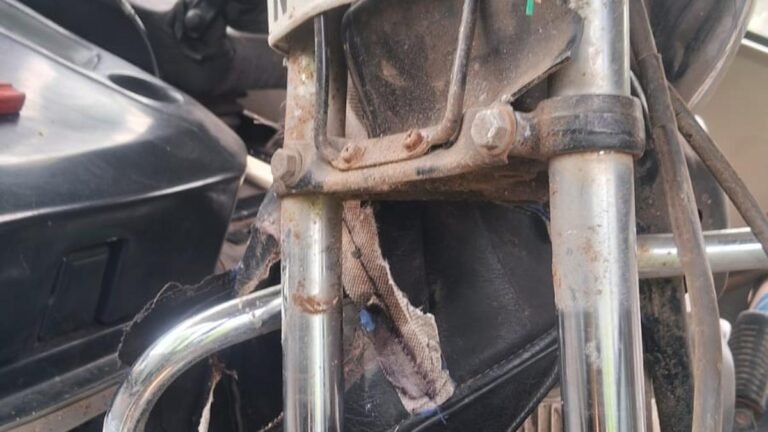 Two people die in a traffic accident near Vandavasi