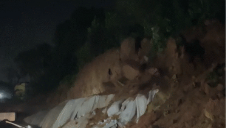 Mild to heavy rains continue in the coastal belt of Karnataka; land landslide in Kettikal on the edge of the mangalu