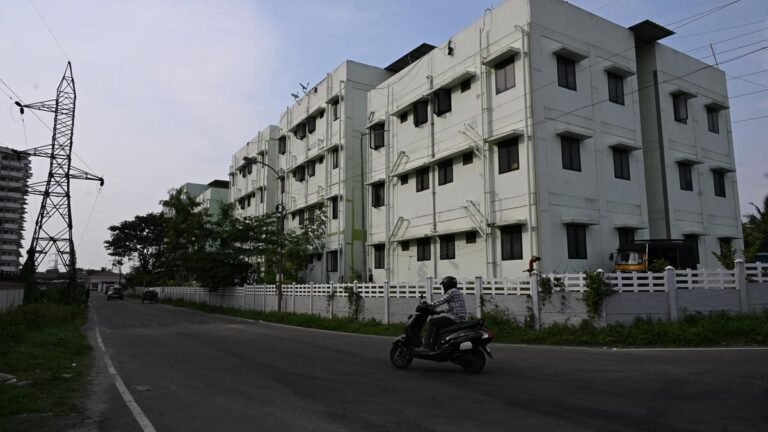 Pact signed the appointment of Iit Madras as a consultant for repairing structural problems in the Mundamvel housing complex