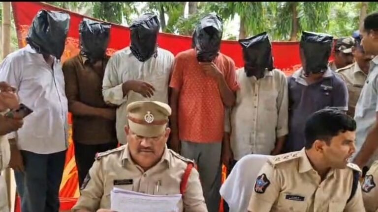Internet gang of thieves held in Madanapalle, valuables worth £ 20