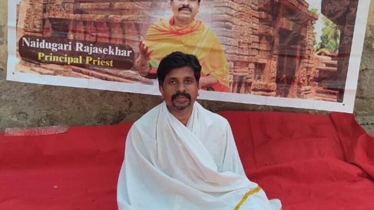 SRIMUKHALINGAM Temple Priest organizes protest, looking for UNESCO status