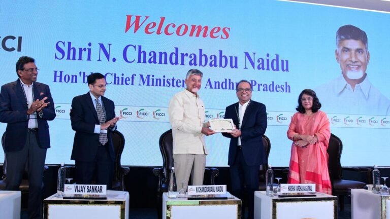 Main Minister Andhra Pradesh Chandrababu Naidu requires pressure on digital currency, which prefers to download monetary notes 500