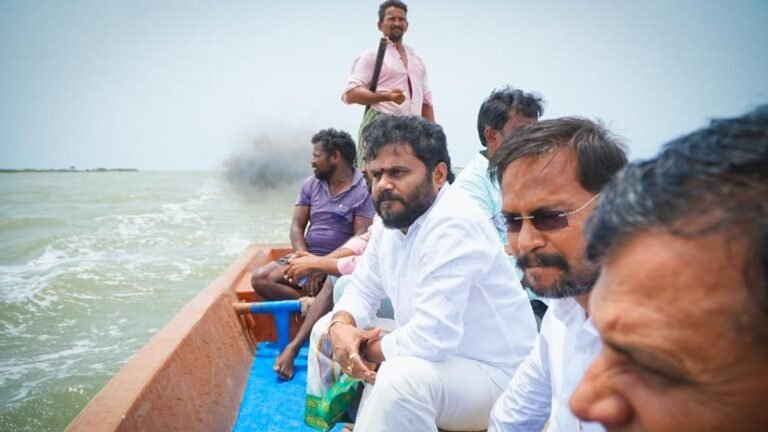 Farmers in Kandukuku intensify the protest against the Plan of Andhra Pradesh to get 8 300 acres for a solar project