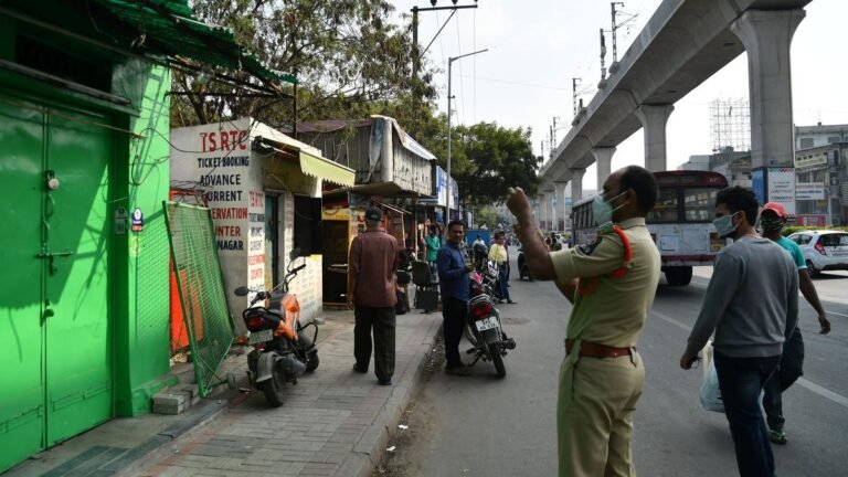 Every Saturday you go against the hits of the sidewalks in Hyderabad