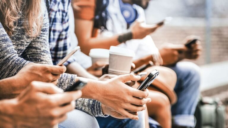 Week in Graphs: Digital Distribution, UP Discoms Sale, Downtic Intelligent Devices
