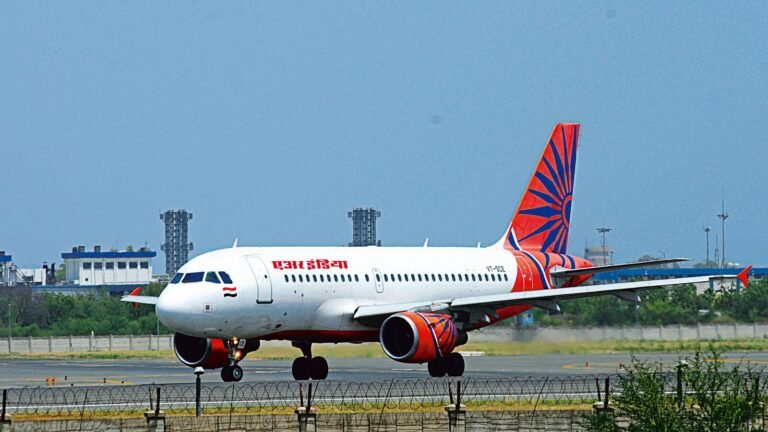 Air India aircraft will be taken again U-Turn! New Delhi Bound Flight returns to Hong Kong airport | Tech Word News