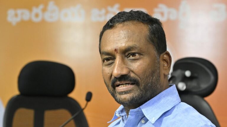 Govt. lacks courage to arrest those responsible for knocking on the phone: BJP