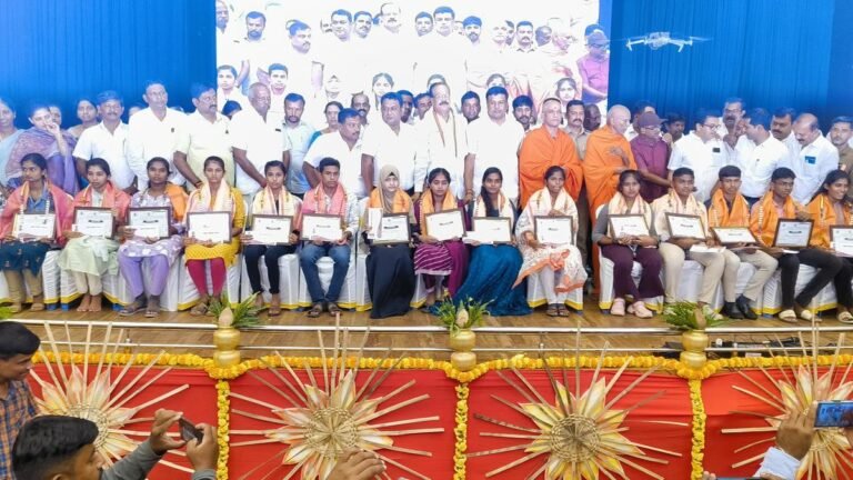 700 Meritious SSLC, II PU students merged in Mandya