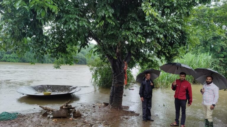 Kodag: Flood cut off the connection of the road to Karadigod