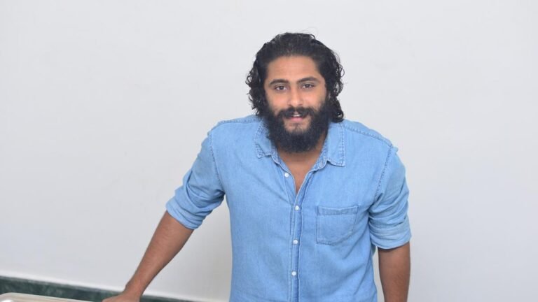 The actor shares’ goose bumps causing “heroism of the flight crew of all women