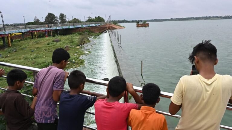In the district of Vijayapura continues heavy rain, the woman saved