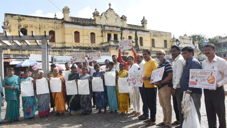 Awareness of the use of plastic organized on the Devaraja market