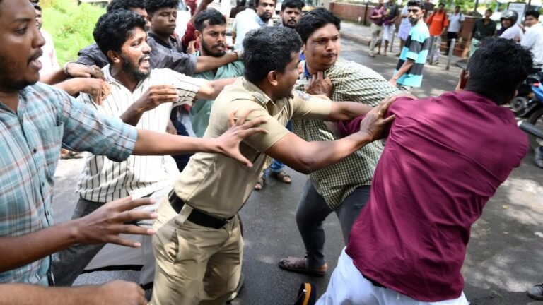 Clash explodes during the protest against ABVP-YUV MORCHA against the Minister Sivankutta