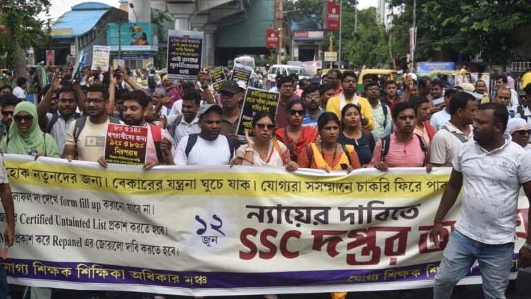 Teachers are waiting for work and justice
