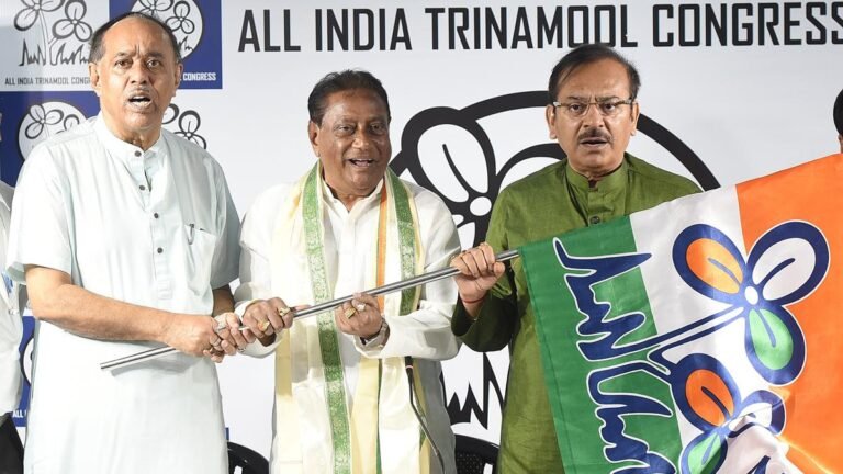 The leader of the congress of Bengal joins to Trinamool, says only that he can fight BJP