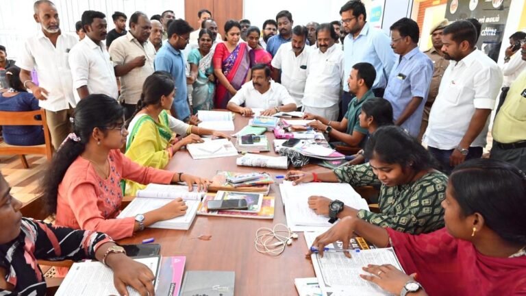 Minister KN does not interact with students in the knowledge center in Tiruch