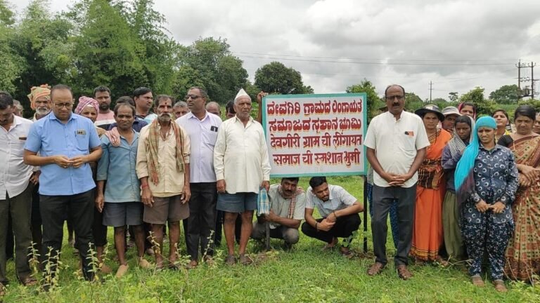 The villagers of Belagavi Stage Protest in favor of preserving the cemetery