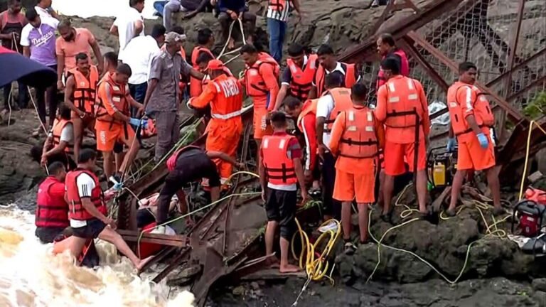 Collapse of Bridge Pune: After 4 people die, PM modi calls cm fadnavis from Cyprus to evaluate the situation | Tech Word News