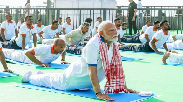 Yoga Day: A record set of Guinness with more than 3 Lakh people who participate in Visakhapatnam’s event Tech Word News