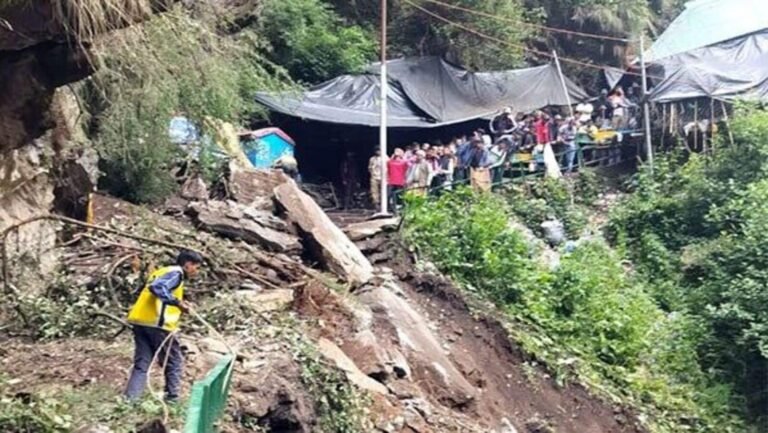 Messages Uttarakhand: 8-9 workers will disappear after Cloud Burst Hits Uttarkashi Hotel Construction Tech Word News
