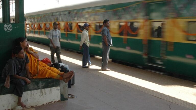 Hundreds of coaches made by ICF running in special trains to be downloaded