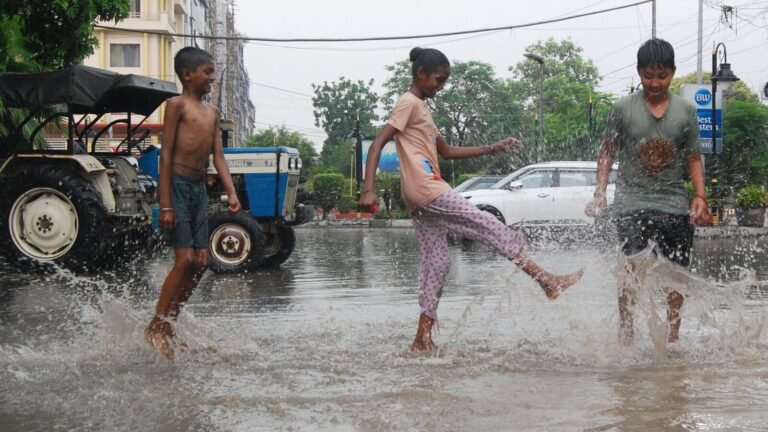 Monsoon is likely to arrive in Delhi today, IMD predicts the rain with a storm and lightning Check for details Tech Word News