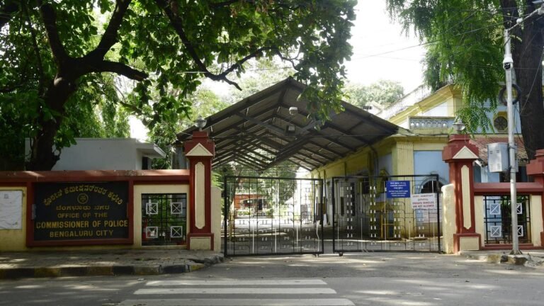 Constable Kicks Woman Colleague on a police station in Bengalur