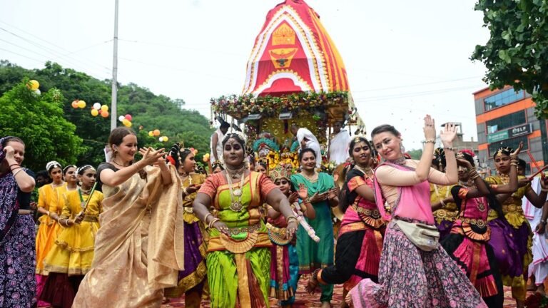 Pomp and devotion denotes Iskcon’s Jagannath Rath Yatra in Vijayawada