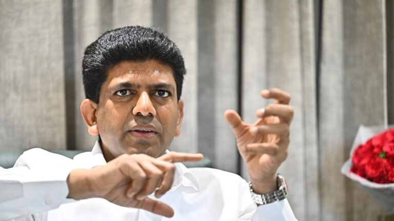 The Minister of the Union reviews the execution of central schemes in the Guntur district