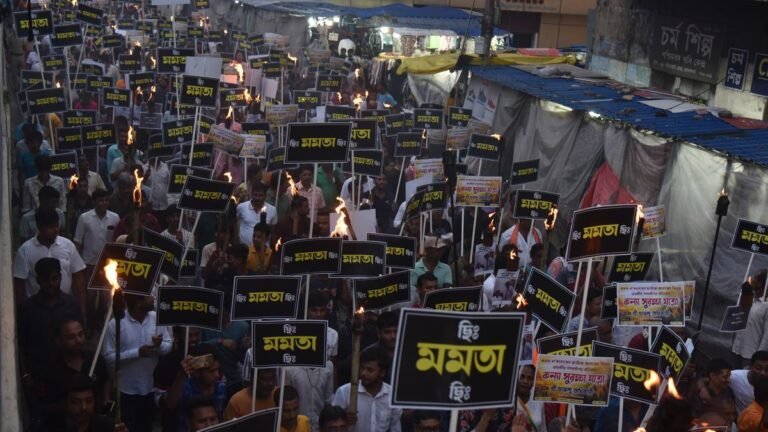 People hit the streets in Calcutta, add intensity for protests over the rape of Law College gangs