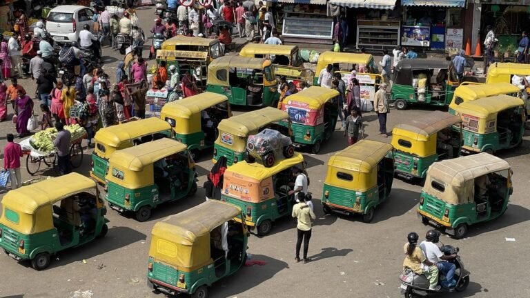 After disabling the taxi by bike, the police forbid in Bengalur forbidden
