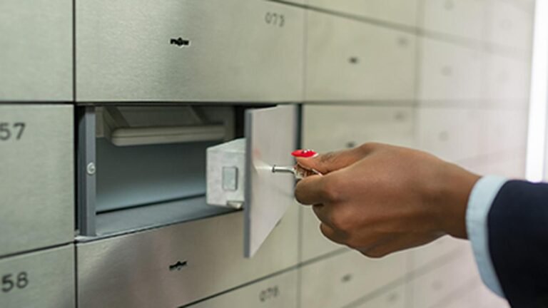 145 grams of gold, diamond is missing in Bengaluru Woman’s SBI Locker; Bank officials reserved