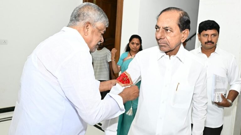 Kavitha meets KCR on the Erravelli farm