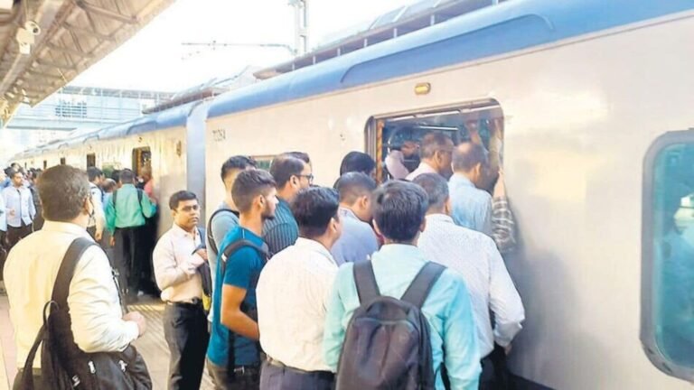 Tragedy Mumbra Train: 8 will fall from crowded local bombers, several fears the dead | The news today