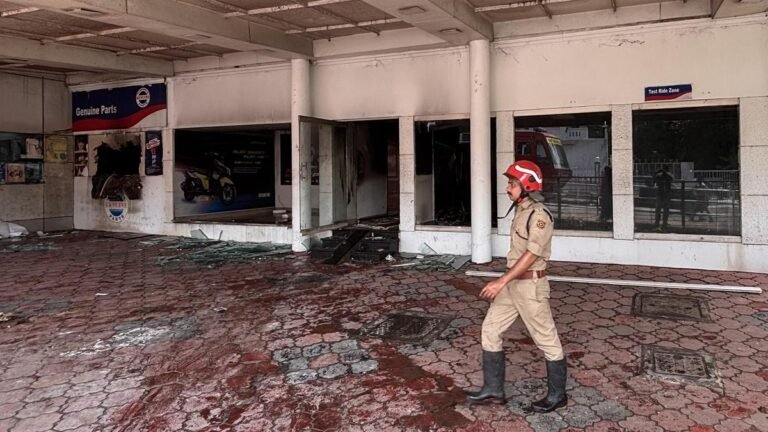 Fire breaks out in two -round showrooms in Thiruvananthapuram in Kerala