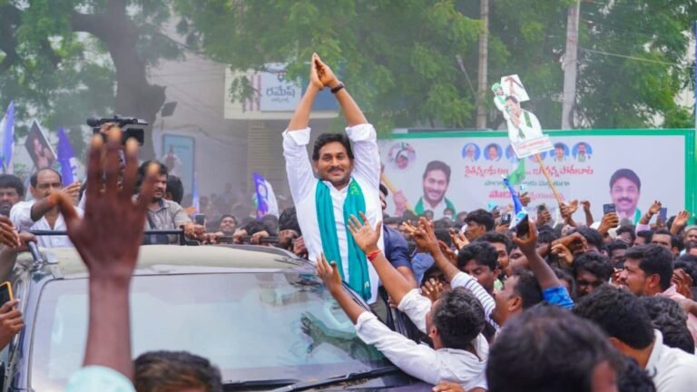 Andhra Pradesh: Former CM Ys Jagan Mohan Reddy Auto Smoked by Police after the convoy during the rally over MAN | Tech Word News