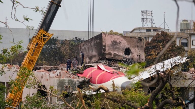 Aviation India crash: The last report of the pilot was Mayday, the flight began to sink after reaching 650 ft – Aviation Ministry | Tech Word News