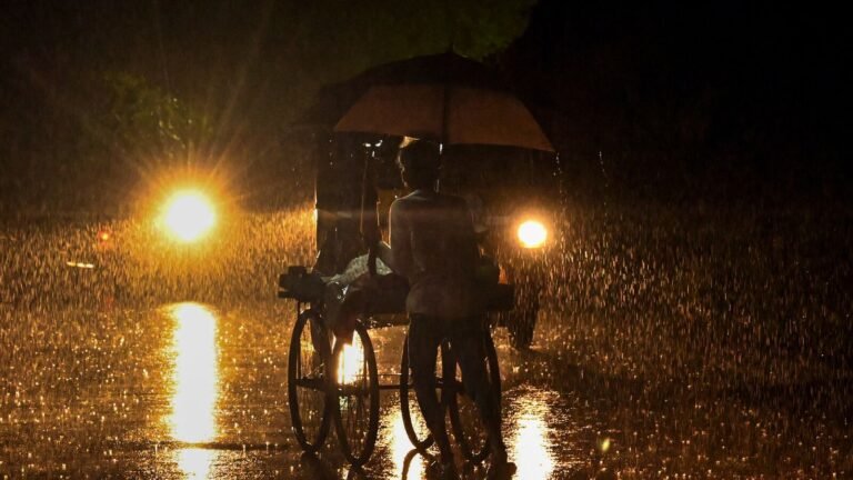 Weather today: IMD releases Red Alert for five districts in Kerala; Delhi accept the rain with a storm Tech Word News
