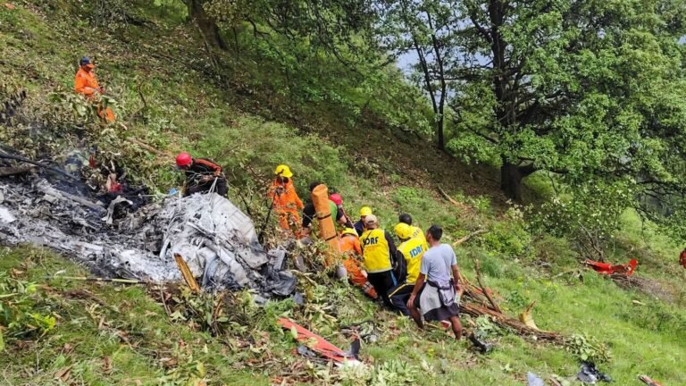 Krad Kedarnath Chopper: The company was filed against Aryan Aviation Officer Kaushik Pathak after Mishap killed 7 devotees | Tech Word News