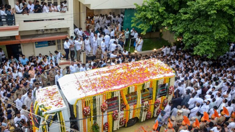 Air India Flying Crash: Gujarat Ex-CM Vijay Rupani got a 21-gun; Amit Shah visits a funeral | Watch | Tech Word News