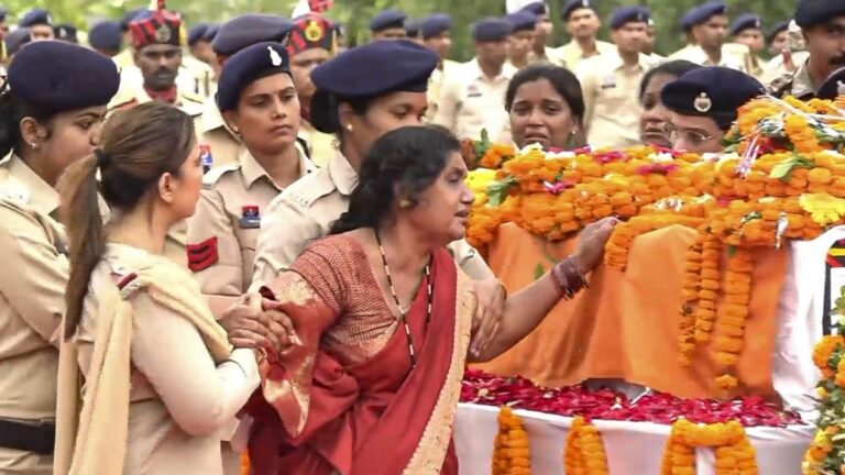 Chhattisgarh offers Adieu to a police officer killed in an IED explosion; Seven -year -old son of light pyre