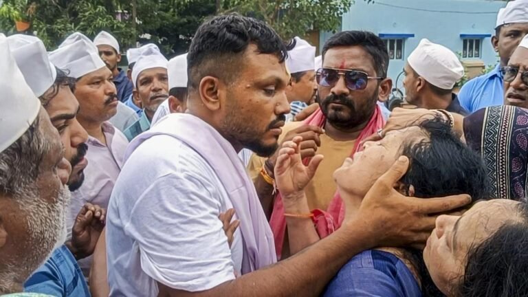Ahmedabad of the flight accident survivors released from the hospital, participating in his brother’s cremation in the diu