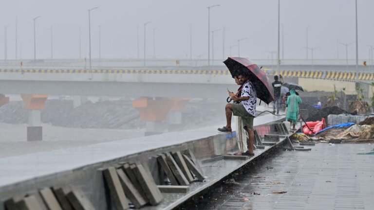Rains Mumbai: Indigo, Spicejet Issue Travel Advisory as Dowpour Batters City; Local trains, affected by metro | Tech Word News