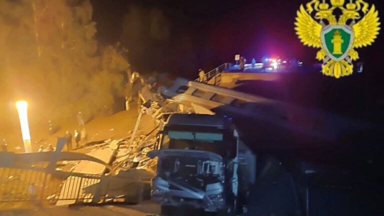 7 dead, nearly 70 injured as a train derailed after the collapse of the bridge in Russia The news today