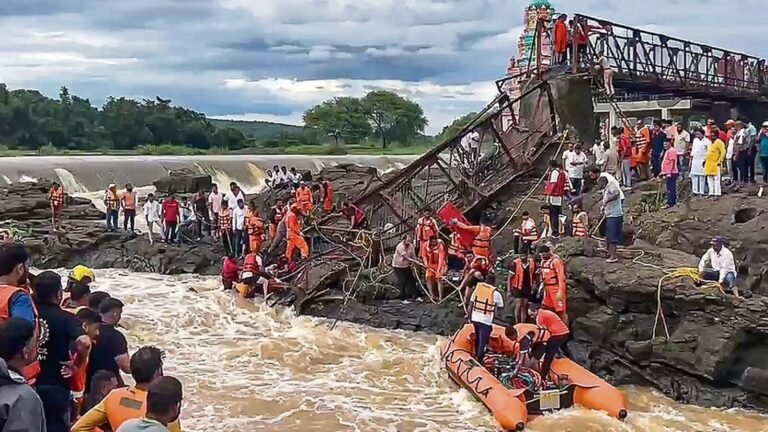 Collapse of Most: Eyewitnesses say they were in “panic, escaped”, shared how they saved | Watch | Tech Word News
