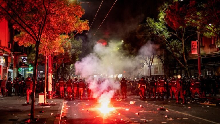 Serbian police clash with protesters against governments looking for premature vote, tear gas fire, dozens of arrests | 10 best updates Tech Word News